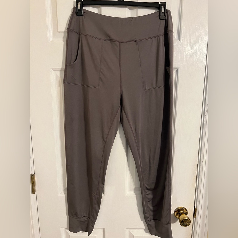High-Rise Pocket Joggers in Gray